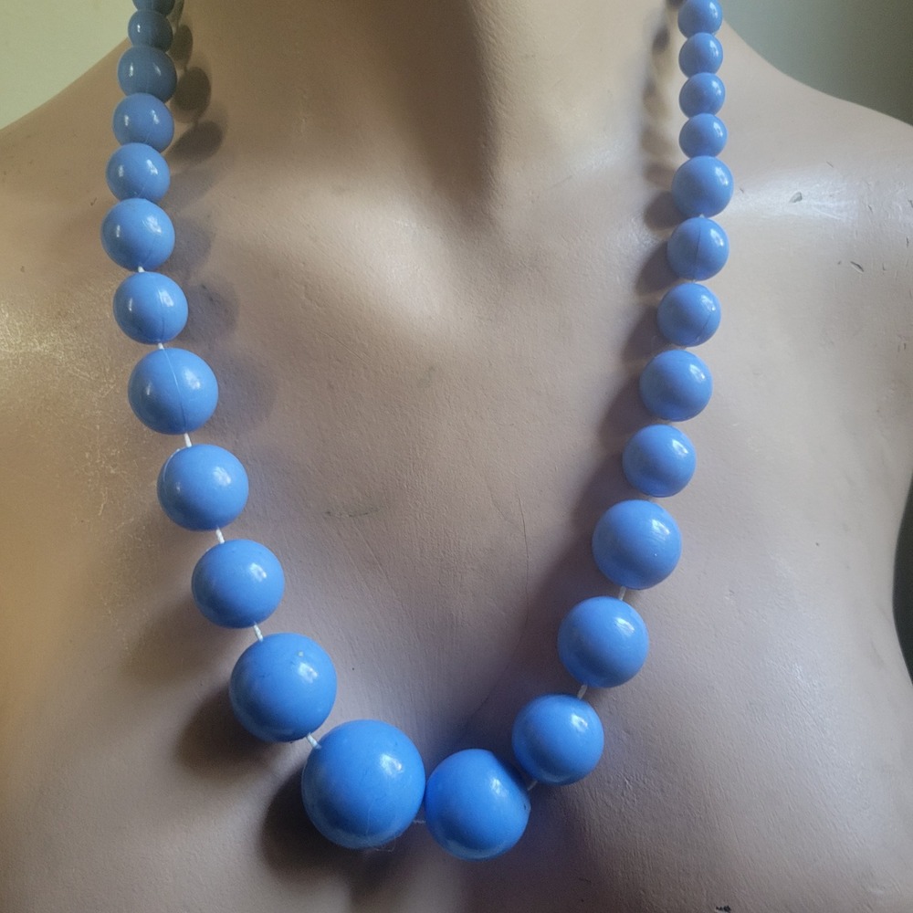 Vintage Periwinkle Blue Graduated Beadโ Necklace 18" Retro Mod 60s